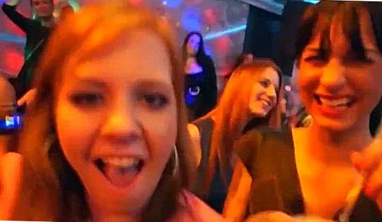 Она полизала ему яички, а он её в ответ од трахал, порно видео