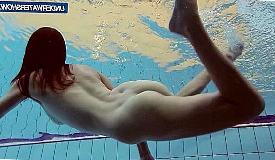 Подруга вставила во влагалище фалоимитатор, порно видео