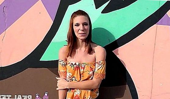Маленькие Сиськи: Сосет, не видя у кого, порно видео