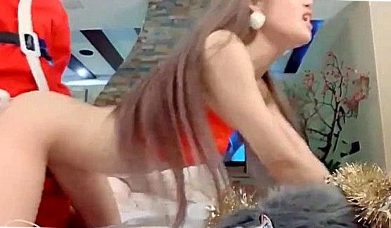 Но бабенка отложила в сторону бумаги с ручкой и начала соблазнять самца, порно видео