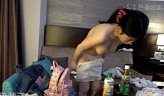 Муж женщины, который все это снимал на камеру, не выдерживает и присоединяется к супруге, порно видео