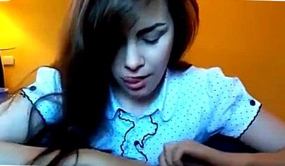 Батя запалил, что его дочка начала сниматься в видео для взрослых и зарабатывать денег больше, чем он, порно видео
